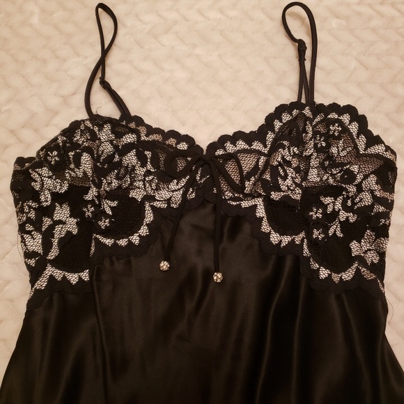 MARILYN MONROE Satin and Lace Chemise - Picture 2 of 3